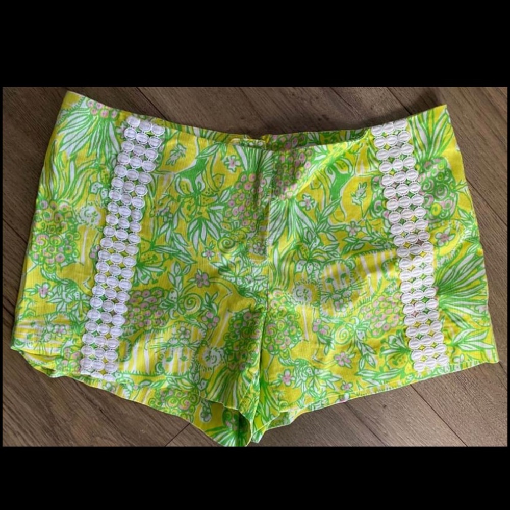 Lilly Pulitzer size 4 green floral shorts